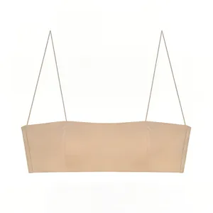 Détail d'un bandeau beige sans couture avec des bretelles ultra-fines