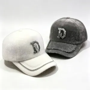 Casquettes de baseball d'hiver en fausse fourrure de vison avec strass 'D' et chaîne