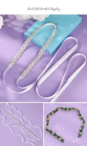 Vue détaillée de ceintures de mariée élégantes avec strass brillants et rubans en satin.
