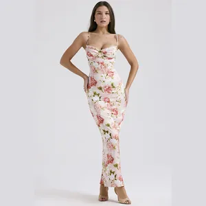 Elegante vestido largo de satén floral estilo francés con silueta de sirena que estiliza