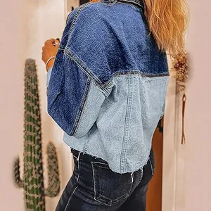 Γυναικείο δίχρωμο τζιν τζάκετ με σχέδιο patchwork και ακατέργαστο στρίφωμα πίσω