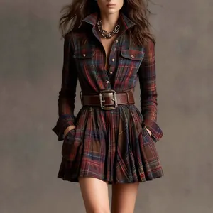 Robe chemise courte vintage à carreaux avec manches longues, ceinture cuir et poches femme