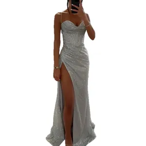 Robe de soirée argentée pailletée à bretelles avec fente haute et haut bustier élégante