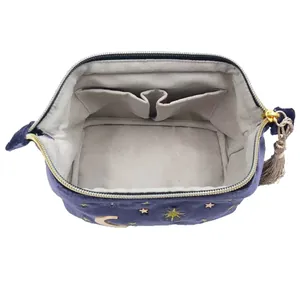 Geräumige Samt-Kosmetiktasche mit Stern- und Mondstickerei und elegantem Quasten-Zipper