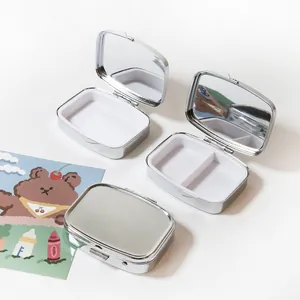 Boîte à pilules portable en métal argenté avec miroir pour bijoux ou médicaments.