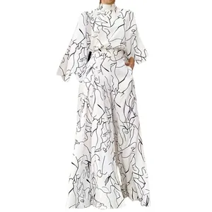 Elegante tuta bianca a maniche lunghe con stampa a linee astratte nere e gambe larghe