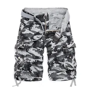 Detailansicht der grauen Herren Camouflage Cargo Shorts mit Multi-Taschen und Stoffgürtel