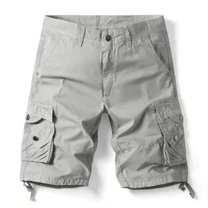 Detailansicht der grauen Cargo-Shorts mit nützlichen Taschen und verstellbarem Saum.
