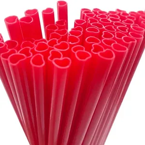 Jolies pailles en plastique rouges en forme de cœur pour mariages et soirées à thème