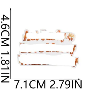 Vista macro detallada de un parche bordado religioso con medidas de 7,1 cm x 4,6 cm