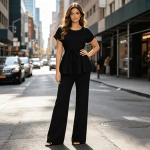 Élégant ensemble noir deux pièces avec haut à nouer et pantalon large à taille haute assorti