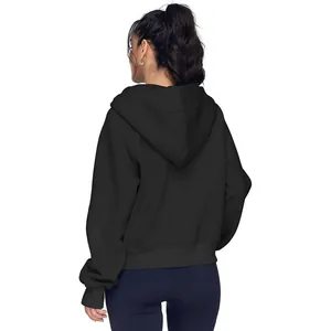 Vue arrière d'un sweat à capuche noir épais premium pour femme au design minimaliste
