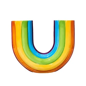 Vaso creativo in resina a forma di arcobaleno per decorazioni domestiche moderne.
