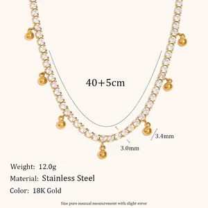 Details van de 18K vergulde roestvrijstalen ketting met strass en bolletjes hangers