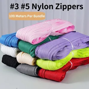 Detailansicht bunter Nylon Reißverschlüsse der Größen 3 und 5, 100 Meter pro Rolle.