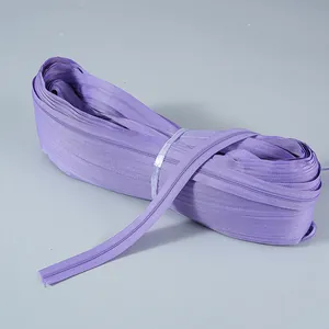 Hochwertiges lilafarbenes Nylon-Reißverschlussband auf Rolle für Näharbeiten und Basteln