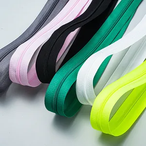 Hochwertige bunte Nylon-Reißverschlüsse in verschiedenen Größen für Näharbeiten.
