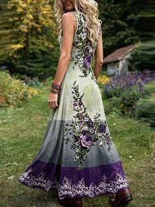 Vue arrière d'une robe longue sans manches avec d'élégants motifs de roses violettes chic