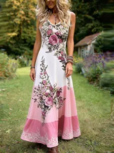 Vue détaillée de l'imprimé fleuri sur une robe maxi d'été sans manches avec taille cintrée