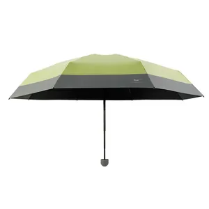 Minimalistischer grün-grauer Mini-Faltschirm mit UV-Schutz und Sonnenschutzschild