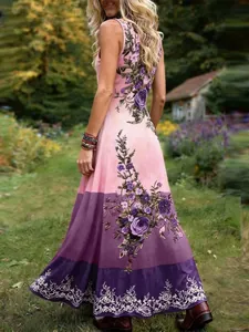 Vue arrière d'une robe longue sans manches rose et violette avec imprimés floraux élégants