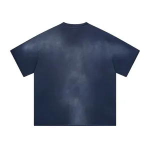 Vista posteriore di una t-shirt vintage lavata a spruzzo con tessuto pesante 305G
