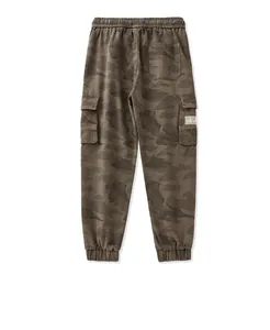 Vue arrière détaillée d'un pantalon cargo camouflage pour homme avec poches latérales