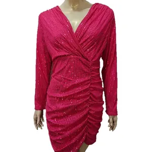 Elegantes fuchsiafarbenes Pailletten-Partykleid mit V-Ausschnitt und langen Ärmeln