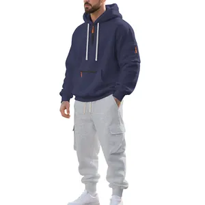 Set completo tuta da uomo con felpa con cappuccio blu navy e pantaloni cargo grigi