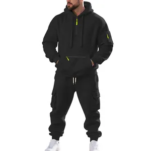 Tuta pesante in pile nero da uomo con felpa con cappuccio e pantaloni cargo multitasche
