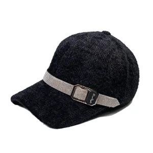 Casquette de baseball noire texturée pour femme avec bande strass et boucle chic