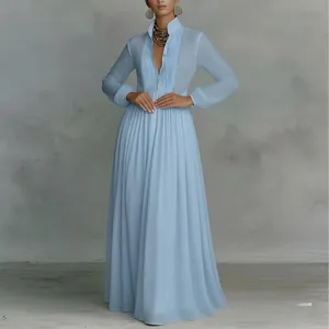 Robe longue plissée à manches longues bleu clair élégante avec col en V et taille cintrée