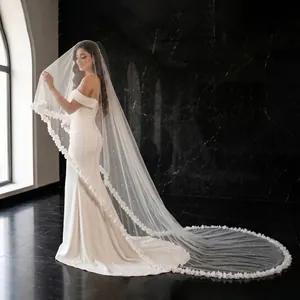 Eleganter Kathedralen-Brautschleier mit 3D-Blumenspitze und Perlenverzierung