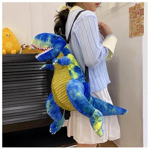 Grande zaino di peluche a forma di Tirannosauro Rex blu indossato da una ragazza in casa