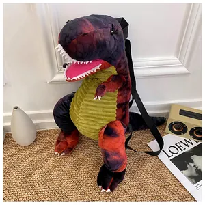 Vista dettagliata dello zaino in peluche T-Rex con pancia testurizzata e tessuto tie-dye