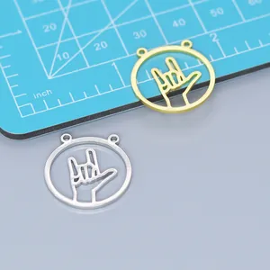 Détail du pendentif en acier inoxydable avec le signe I Love You pour bijoux DIY