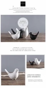 Vista detallada de figuras de pájaros de cerámica minimalistas en blanco y negro