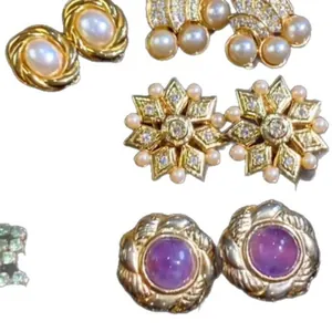 Vintage gouden oorbellen collectie met elegante parels en paarse edelstenen voor dames