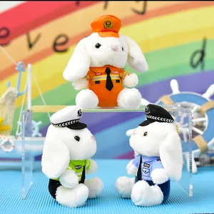 Set van drie schattige pluche konijnen in politie- en brandweeruniformen voor tassen.