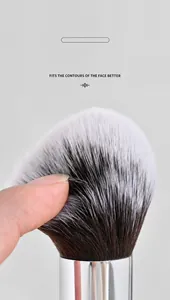 Professioneel detail van zachte bionische haren van een make-up kwast met een fijne textuur