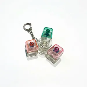 Detailansicht des transparenten mechanischen Schalter-Fidget-Spinner-Anhängers