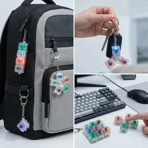 Detailaufnahmen von LED mechanischen Schalter-Fidget-Spielzeugen und Spinner-Schlüsselanhängern