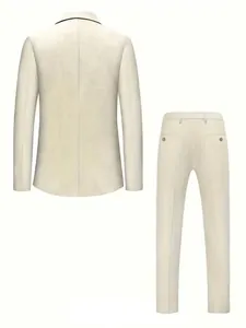 Rückansicht eines cremefarbenen Herren-Leinenanzugs in Slim Fit mit passender Hose