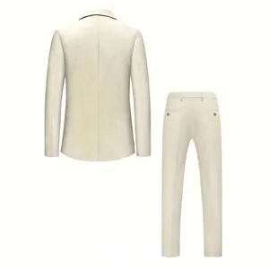 Die Rückansicht eines cremefarbenen Herren-Leinenanzugs in Slim Fit für Hochzeiten