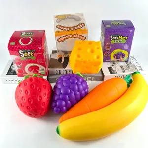 Langzaam rijzende fruit squishy speelgoedset met aardbei, druif en gele banaan.