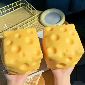 Grande giocattolo di decompressione a rimbalzo lento a forma di formaggio per lo stress
