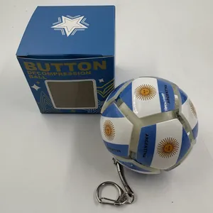 Vue détaillée du porte-clés de décompression ballon de football drapeau Argentine avec boîte