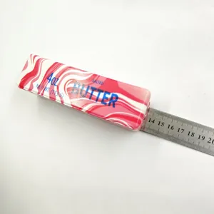 Detail des pinken Butterstick-Squishys mit marmorierter, langsam steigender Textur.