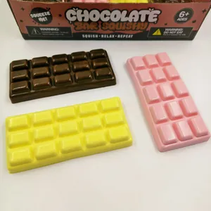 Assortimento di giocattoli squishy a forma di barrette di cioccolato per alleviare lo stress