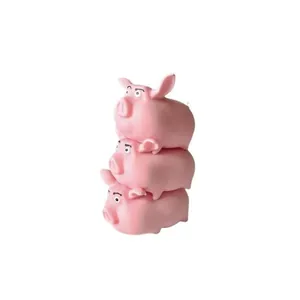 Gestapelde roze varken squishy stressverlichtend speelgoed met schattige cartoon gezichten.